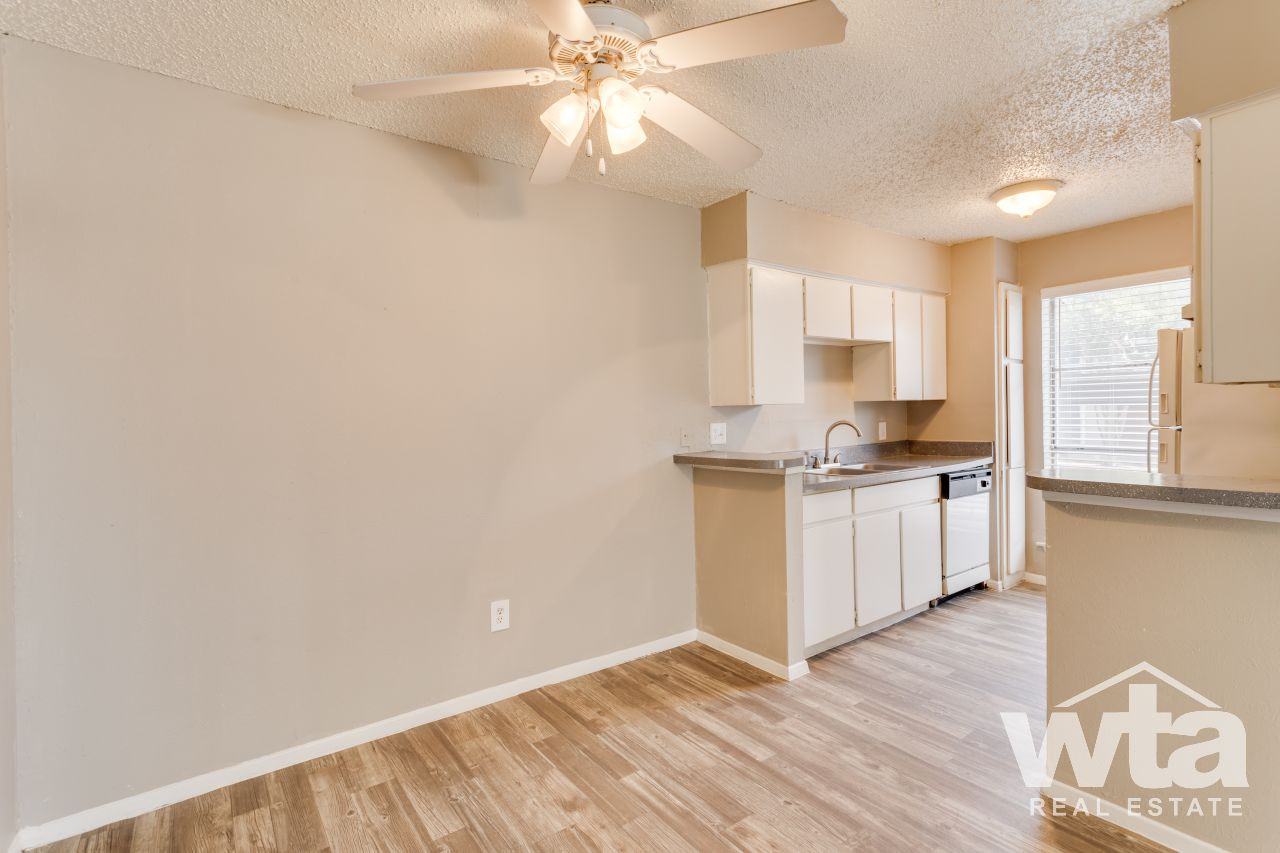 Quail Creek & NE Interstate 410 Loop #947 - Photo 2 of 19