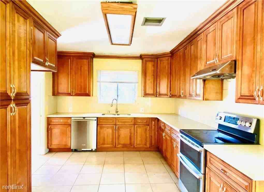 2976 Lombardy Rd - Photo 3 of 4