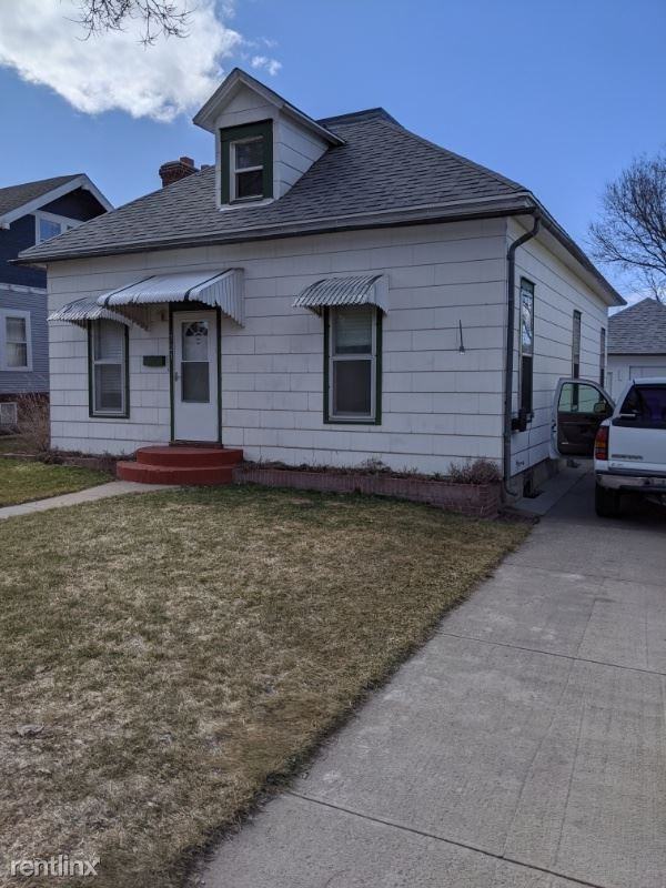721 Main St - Photo 3 of 40