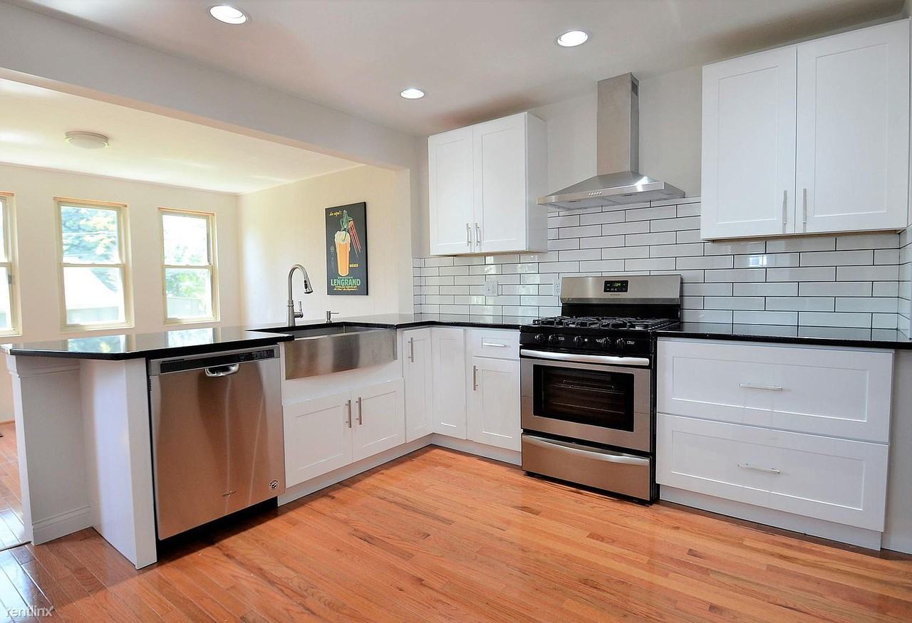 729 S 6th St - Photo 3 of 26