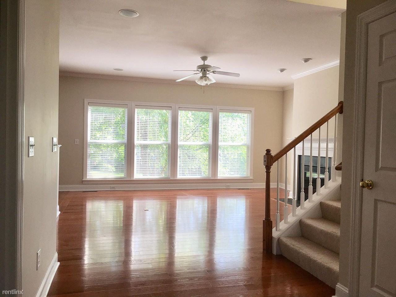 9720 Tanglewood Ln - Photo 2 of 15