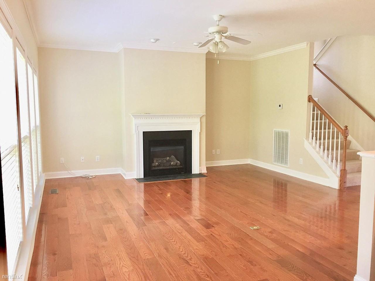 9720 Tanglewood Ln - Photo 3 of 15