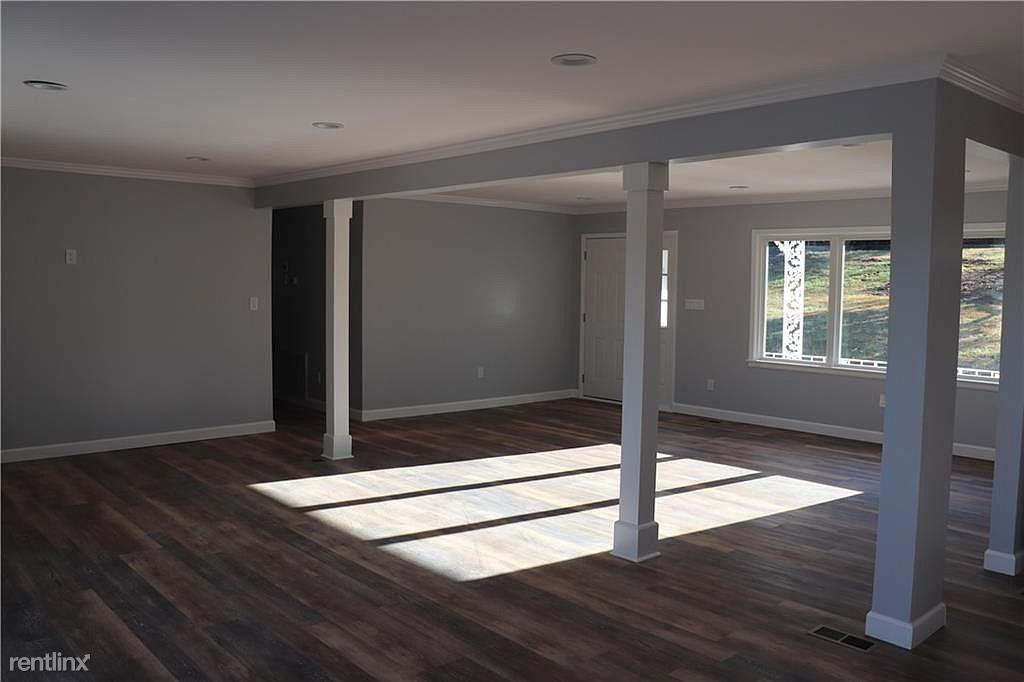 736 Woodlake Rd - Photo 3 of 28