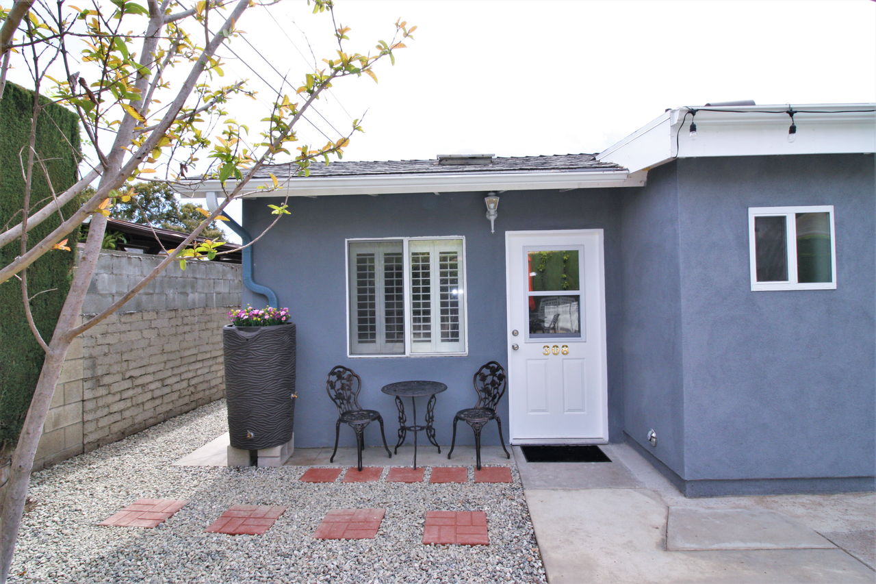308 North Mission Drive - Photo 2 of 13
