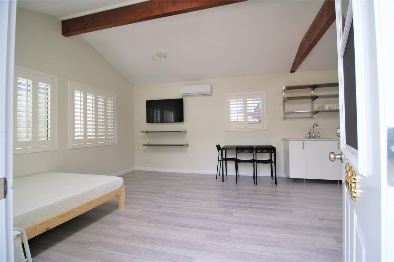 308 North Mission Drive - Photo 4 of 13