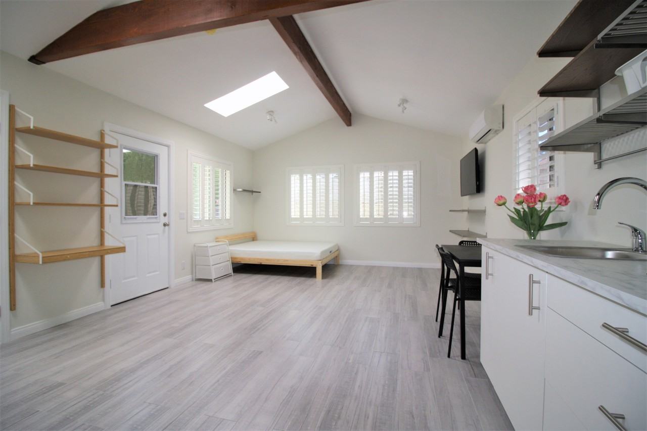 308 North Mission Drive - Photo 5 of 13