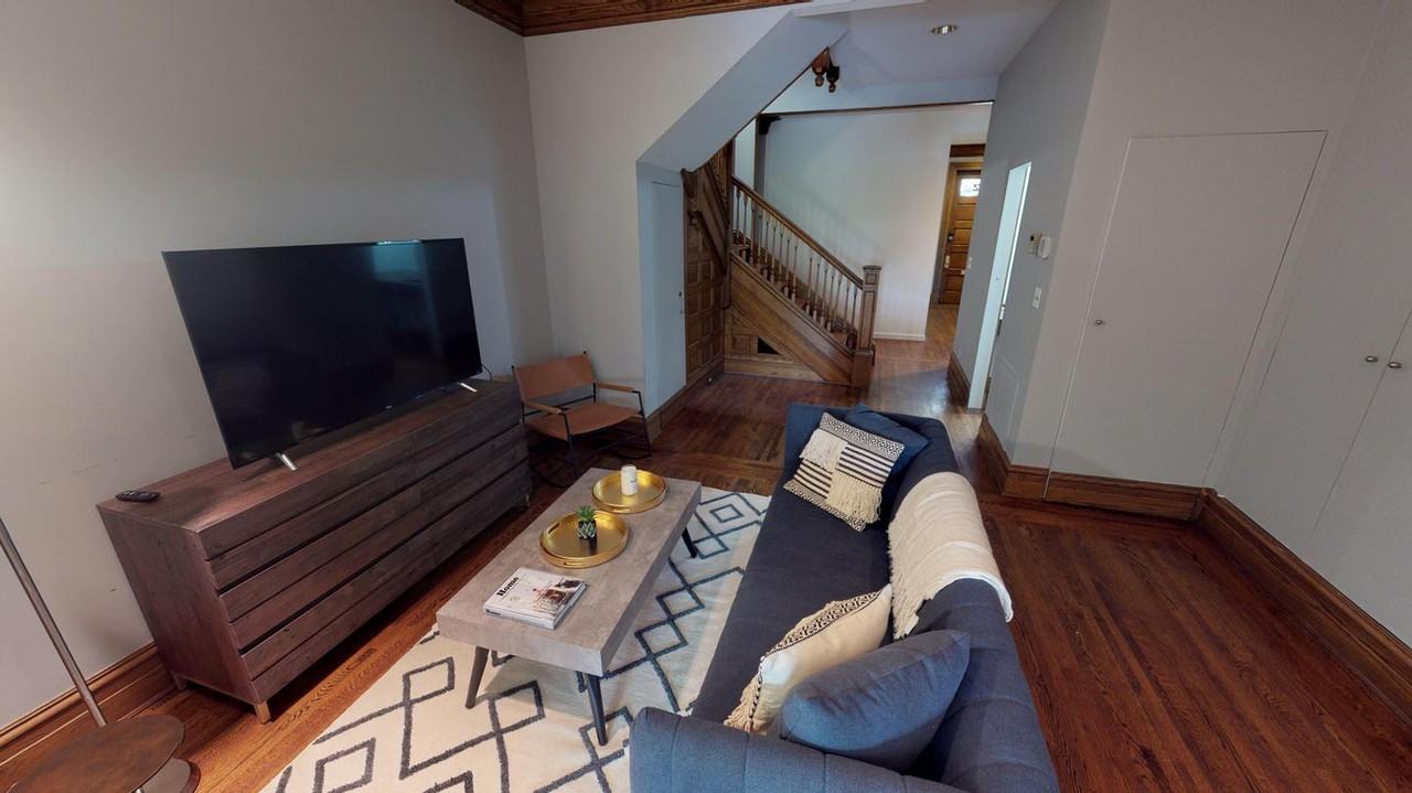 Polished Dupont Circle home with lovely deck - Photo 6 of 17