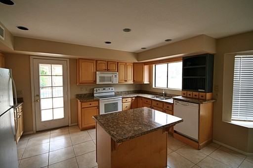 15823 N 56th Way - Photo 3 of 10