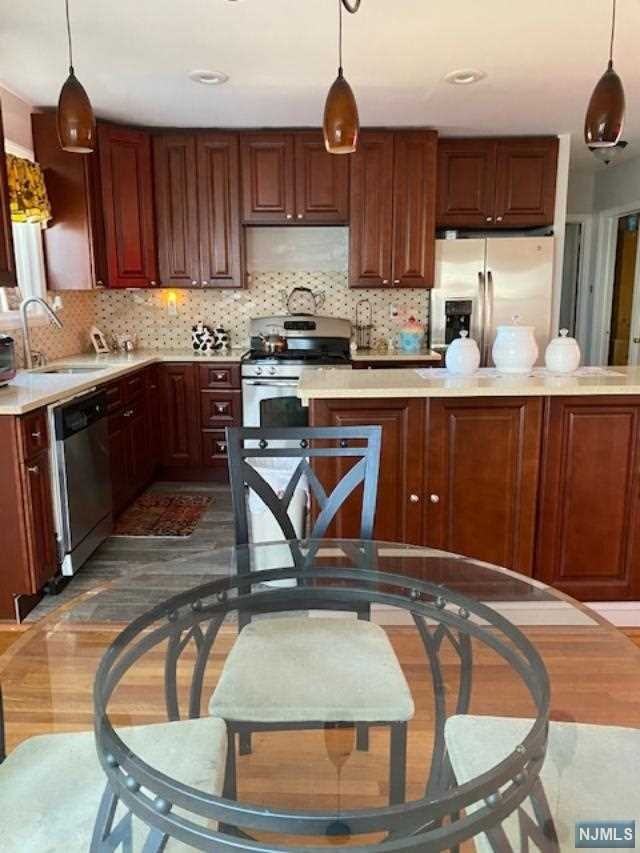 580 Centre Street - Photo 3 of 18
