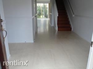 512 Marbella Cir - Photo 2 of 8