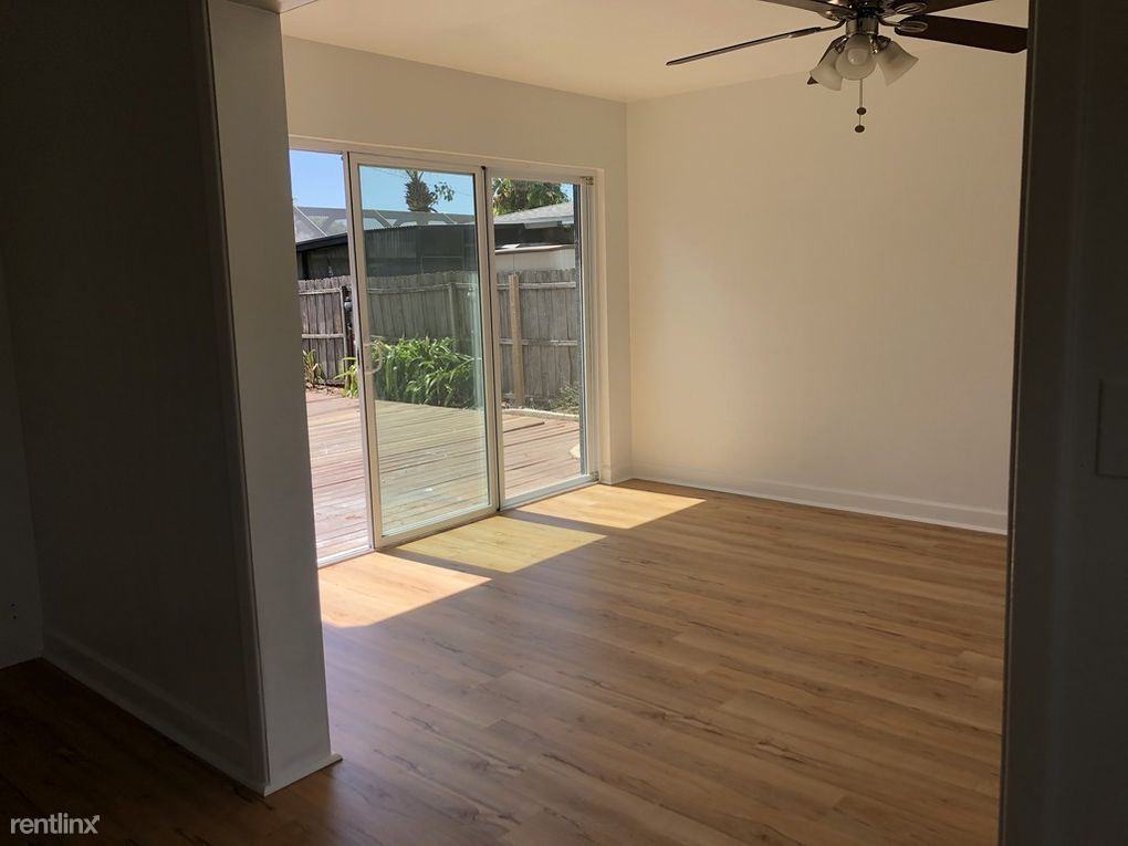 4426 W Bay Court Ave - Photo 3 of 4