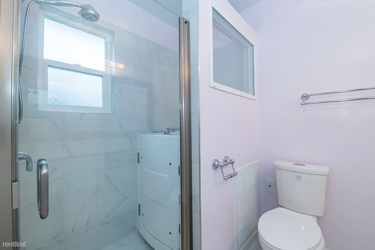 Pluto Haus - Photo 3 of 26