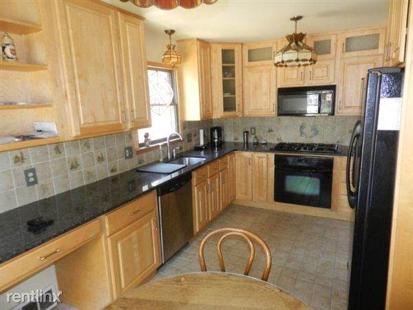 22737 Arlington St - Photo 2 of 11