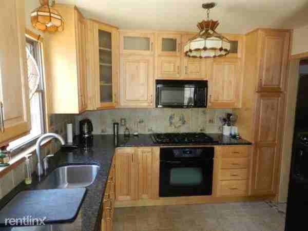 22737 Arlington St - Photo 3 of 11