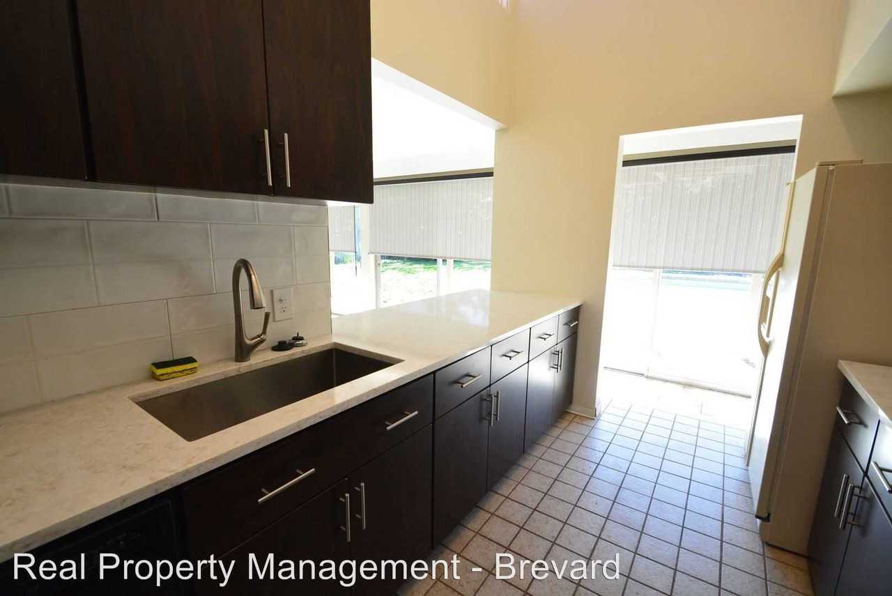 68 West Bay Drive - Photo 3 of 10