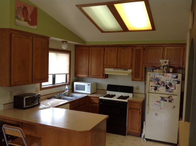 1690 Heartwood Dr - Photo 3 of 8