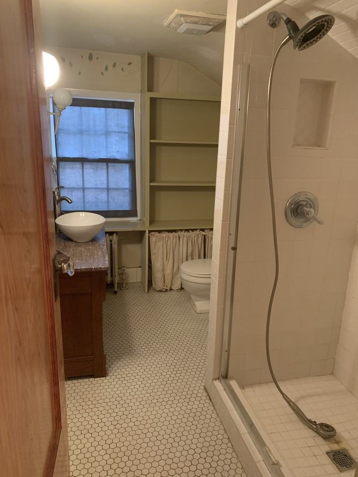 upstairs unit - Photo 2 of 7