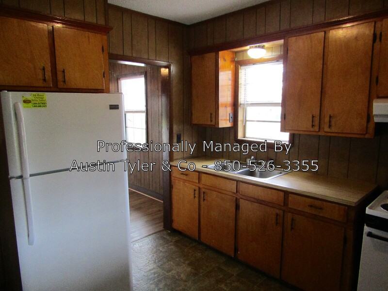 6914 Oak Street - Photo 2 of 10