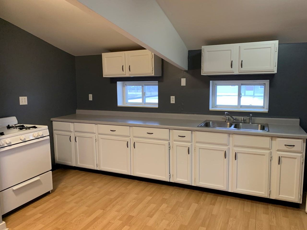 833 W Church St 3 - Photo 2 of 9