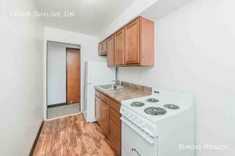 1695 Skyline Dr. - Photo 3 of 9