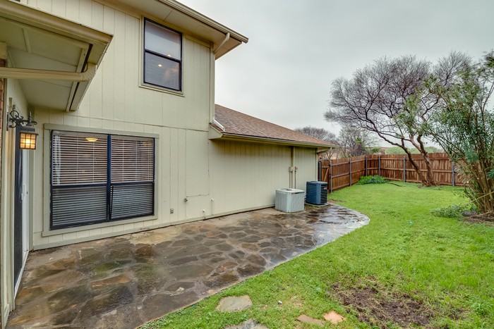 1403 Golden Gate Drive - Photo 2 of 12