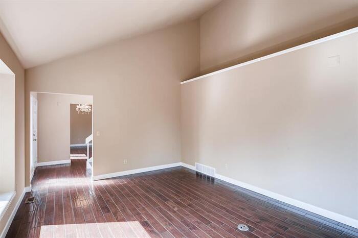 5336 Cliff Point Circle West - Photo 3 of 18