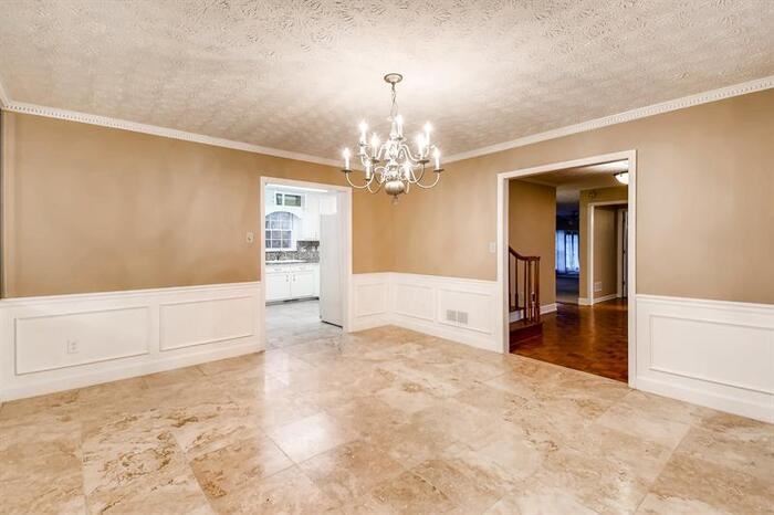 137 Darwish Drive - Photo 3 of 18
