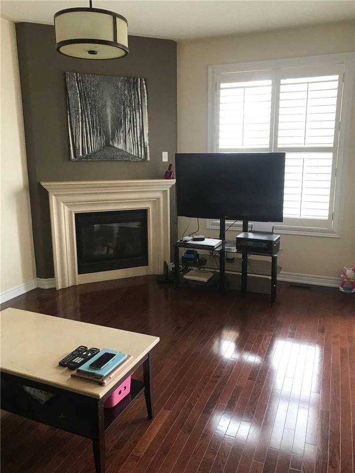 25 Langhorst Crescent - Photo 3 of 4