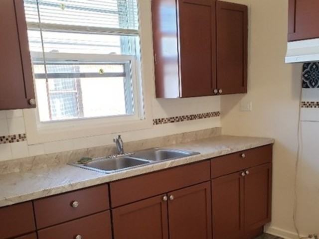 115 Parkside - Photo 2 of 6