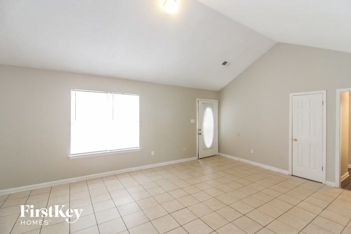 6465 Elmwood Cove - Photo 3 of 14