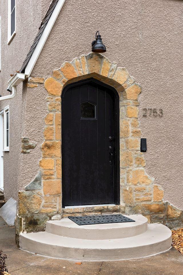 2753 Ewing Avenue S - Photo 2 of 31