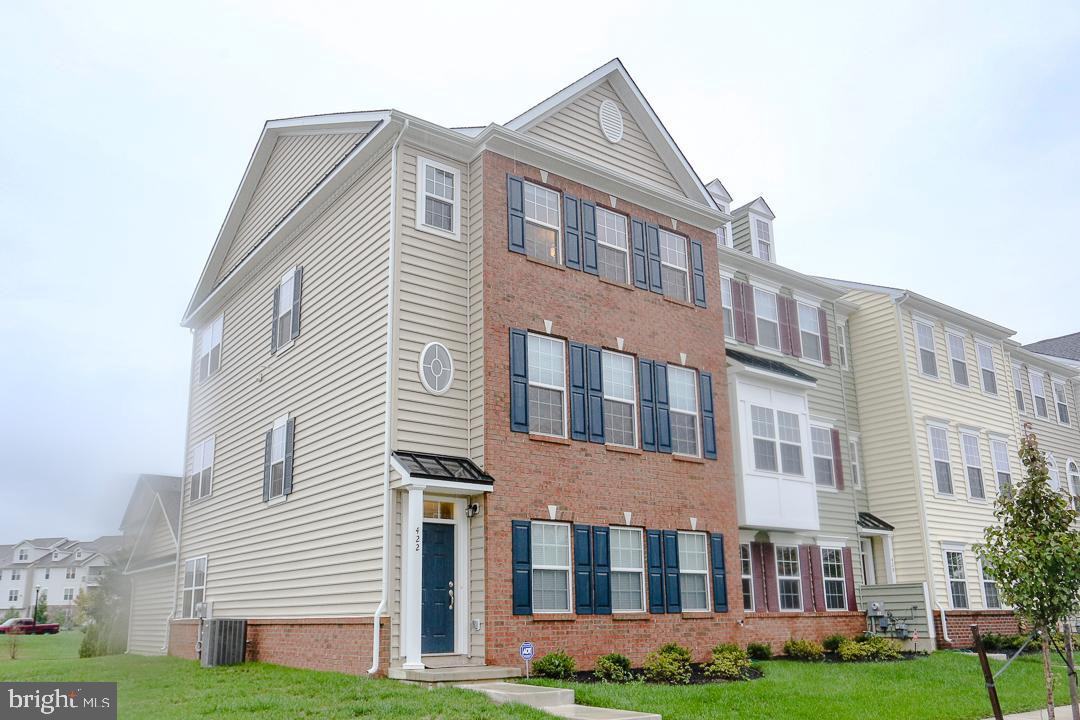 422 Leo Lane - Photo 3 of 31