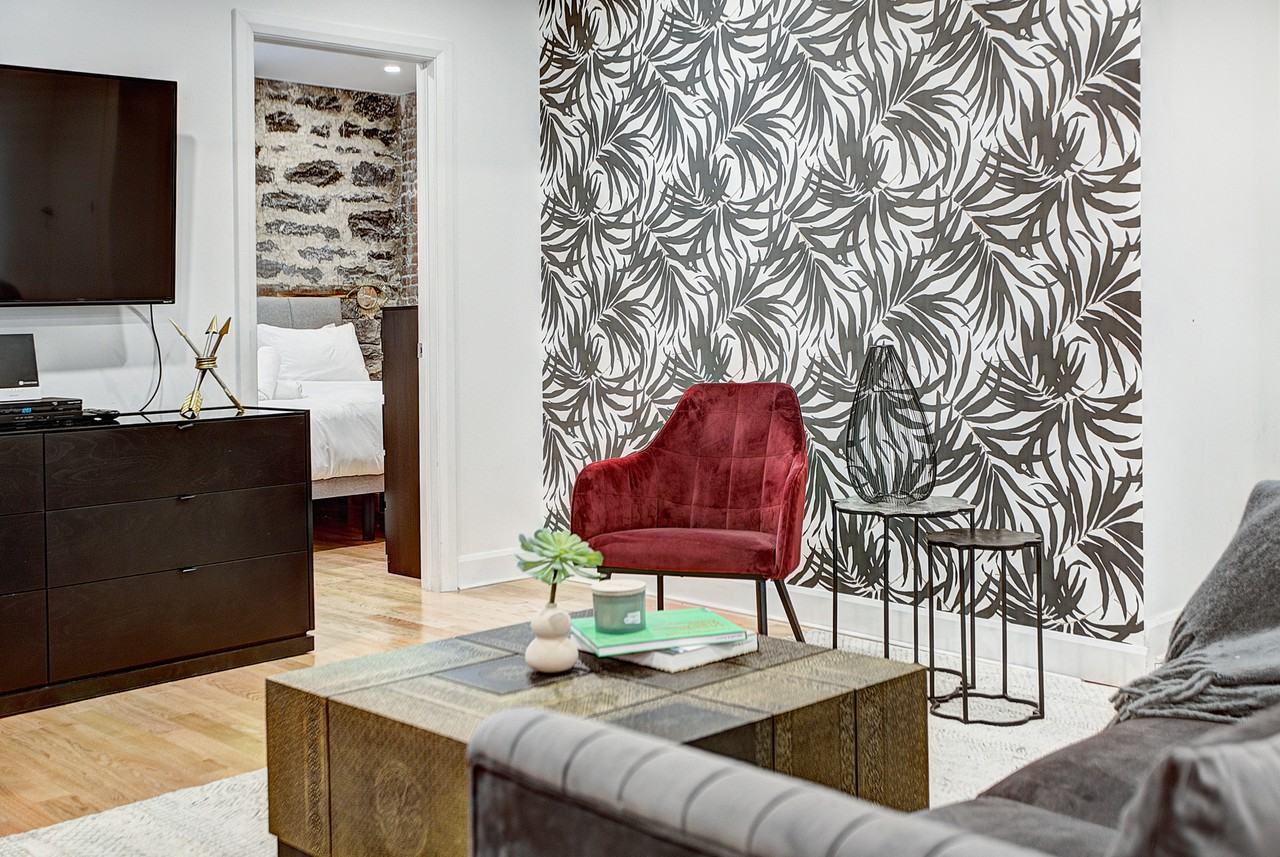 329 Rue Ontario Est #1 - Photo 2 of 18