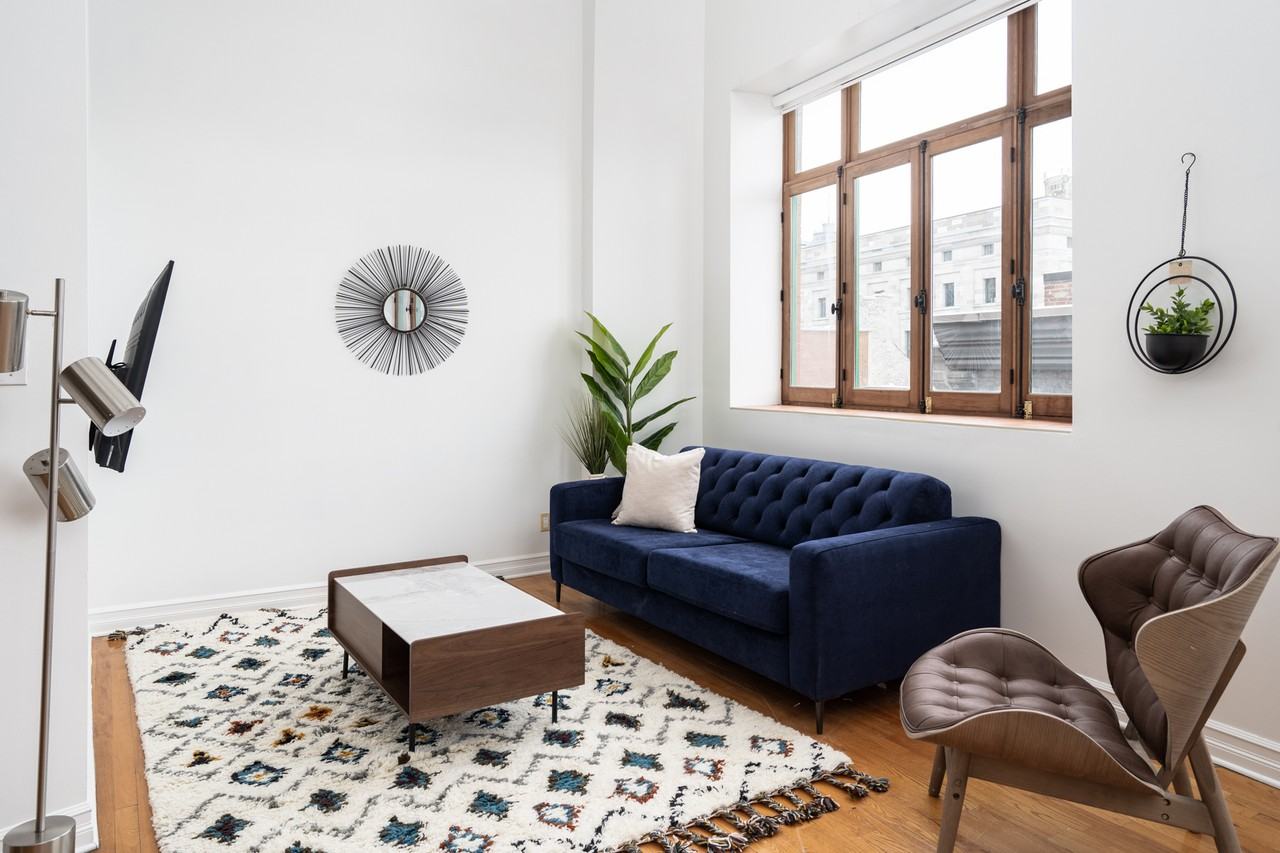 401 Boulevard Saint-Laurent #501 - Photo 2 of 11