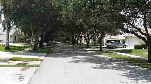 12731 SW 20th St - Photo 3 of 14