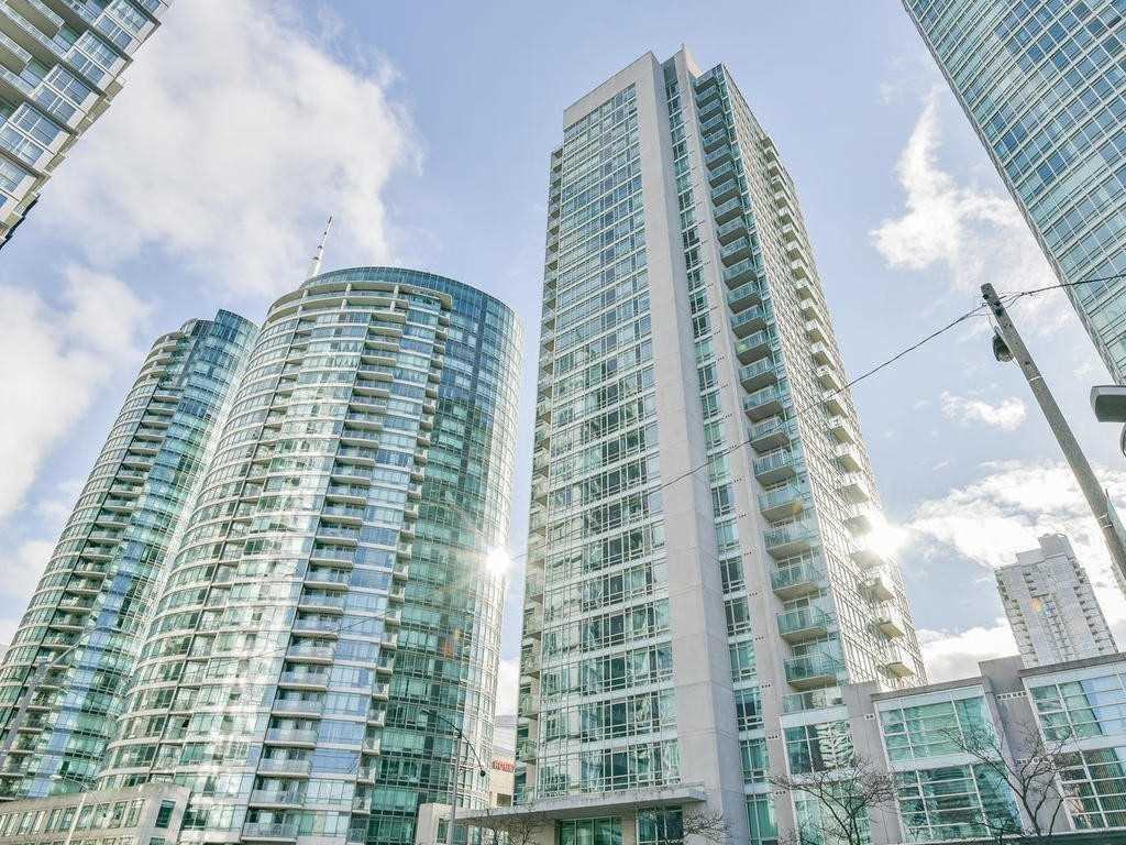 381 Front Street West #901