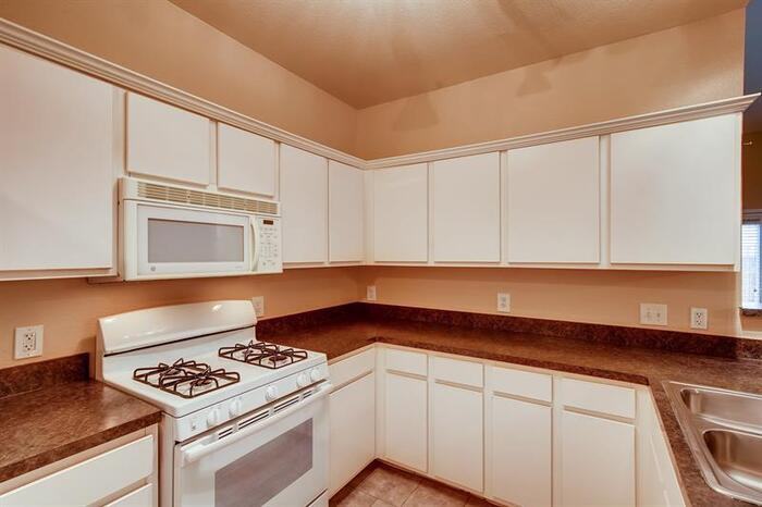 8912 Sunny Hollow Drive - Photo 3 of 12