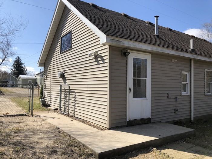 231 West Beech Street Northeast - Photo 2 of 23