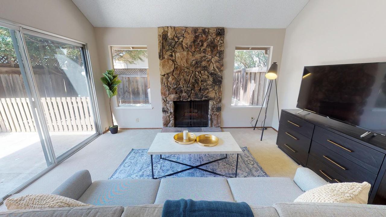Inviting Sunnyvale home by Apple HQ - Photo 2 of 14