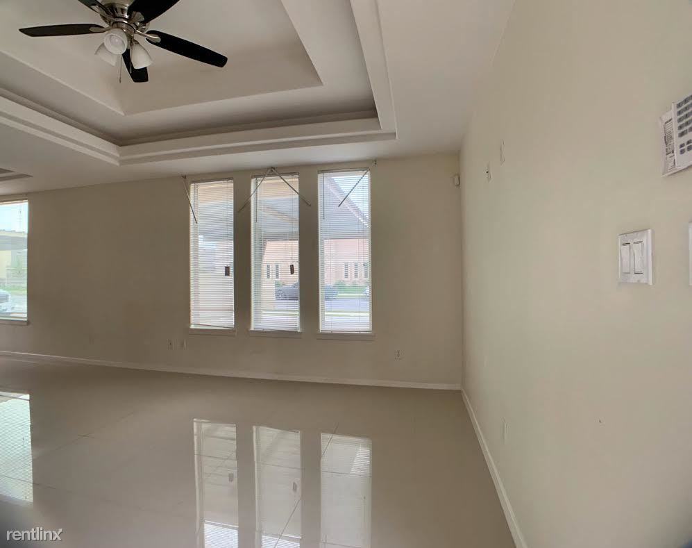 2113 Taxco Ct - Photo 3 of 11