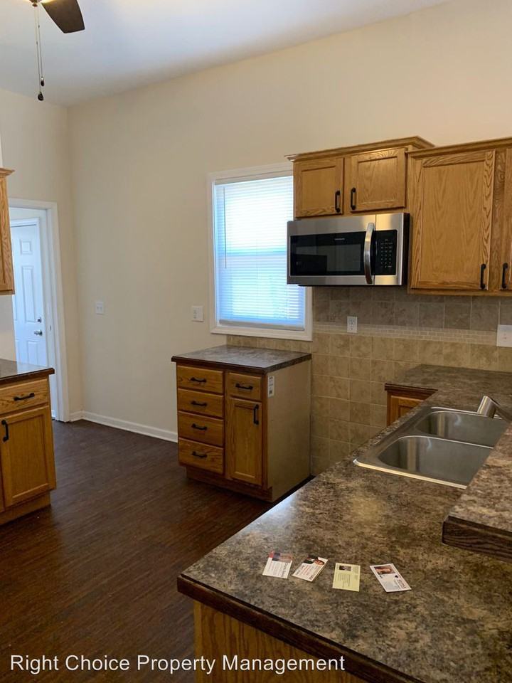 3907 Felix St - Photo 3 of 11