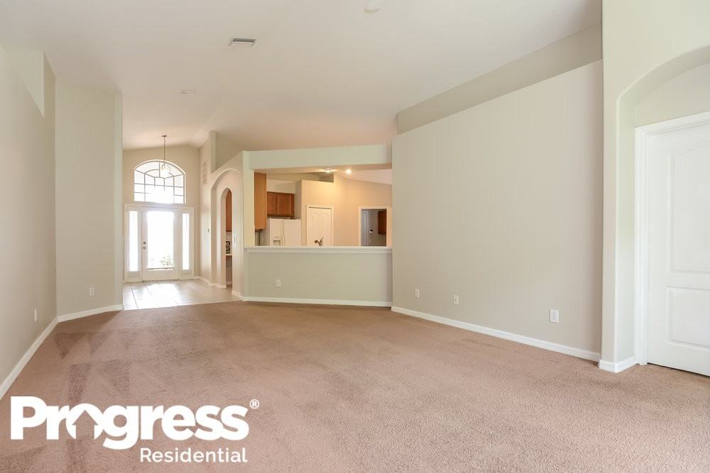 19155 Cypress Green Dr - Photo 3 of 13