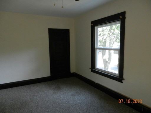 1105 Hickory St - Photo 3 of 6