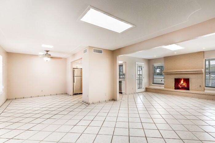 5016 Cockrell Lane - Photo 2 of 23