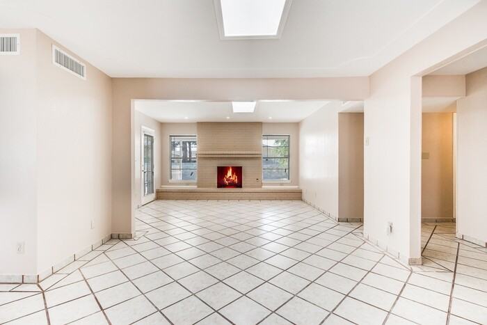 5016 Cockrell Lane - Photo 3 of 23