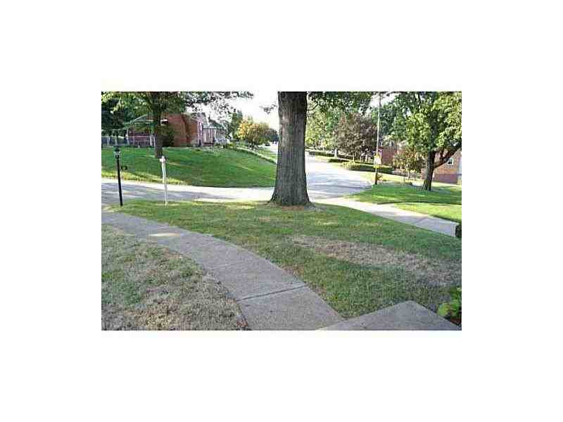 44 Robinhood Rd - Photo 2 of 18