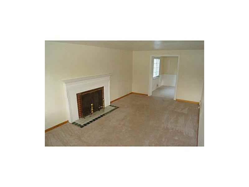 44 Robinhood Rd - Photo 3 of 18