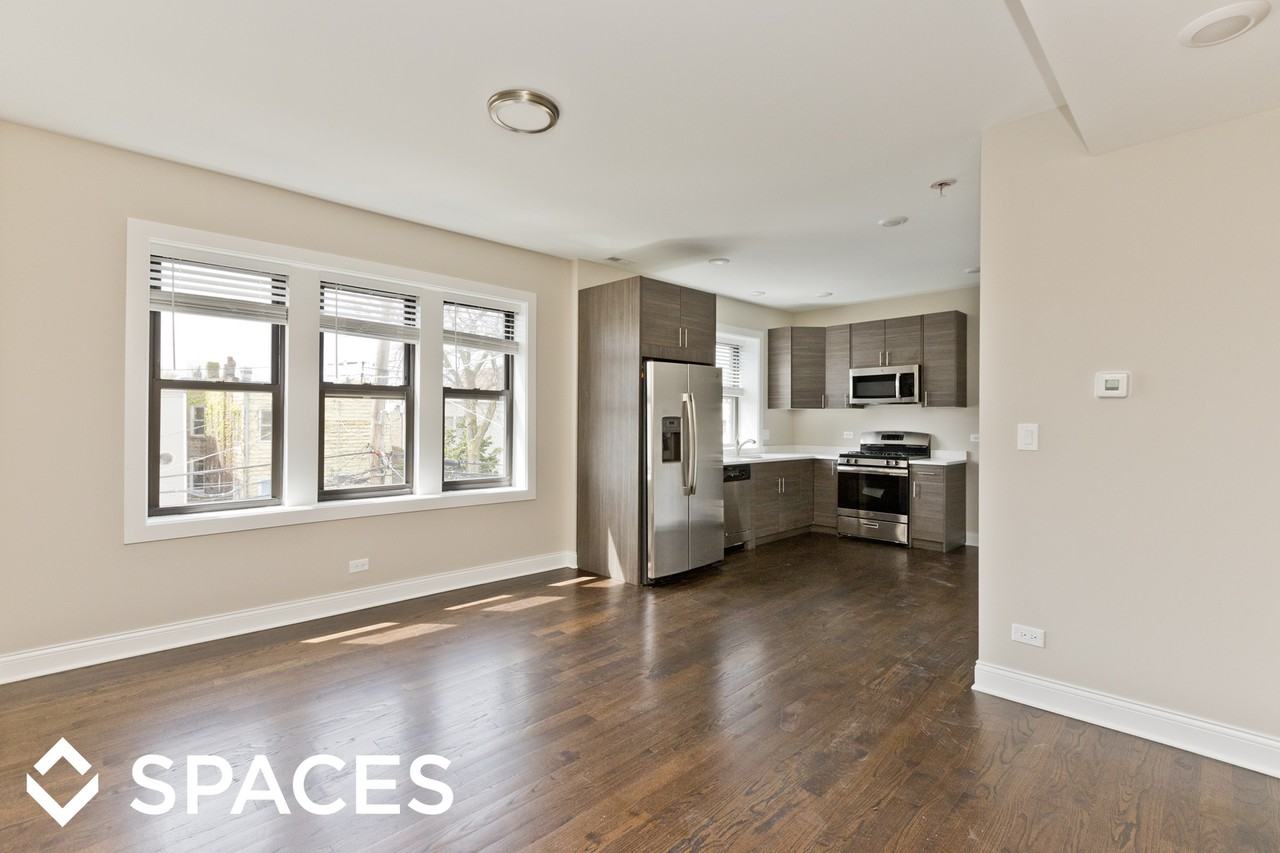 2228 N Sawyer - Photo 2 of 12