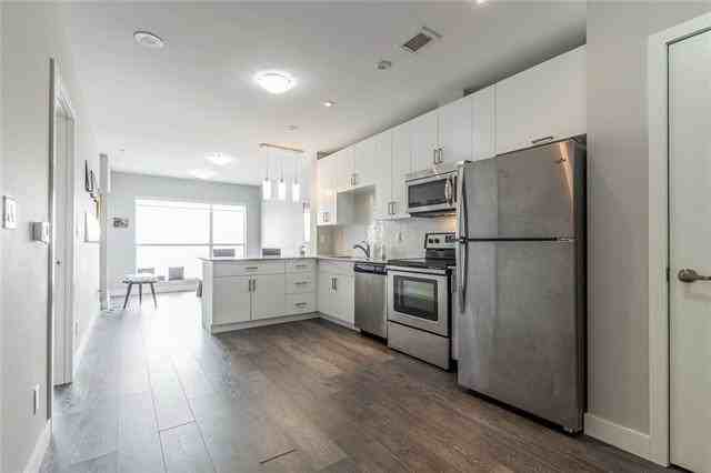 Victoria Victoria Victoria Street South ##1 - Photo 3 of 11