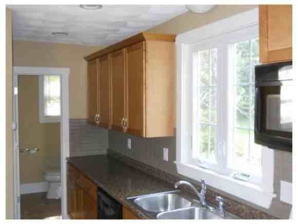 62 Salem St - Photo 3 of 15